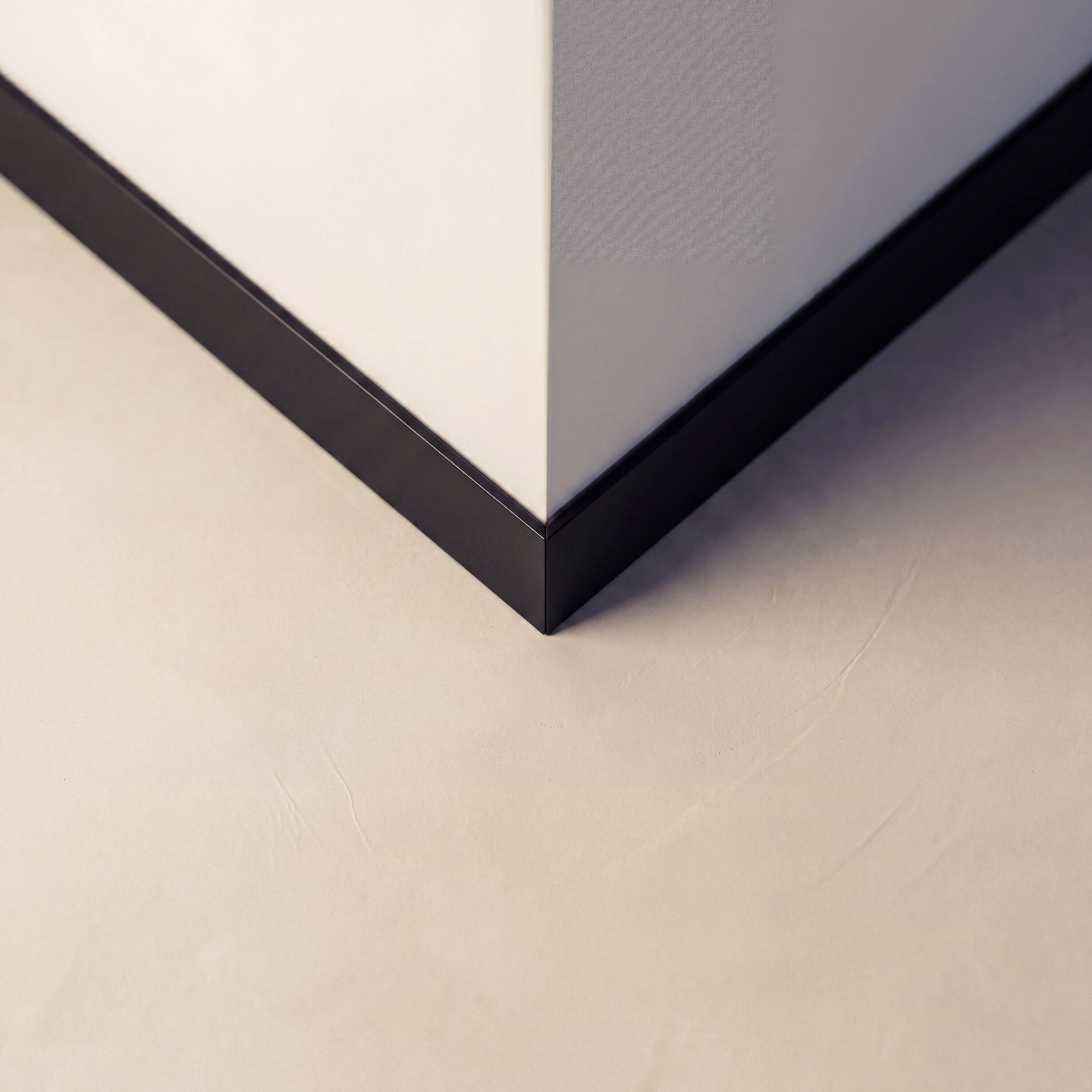 LINEA CZARNY na mikrocemencie